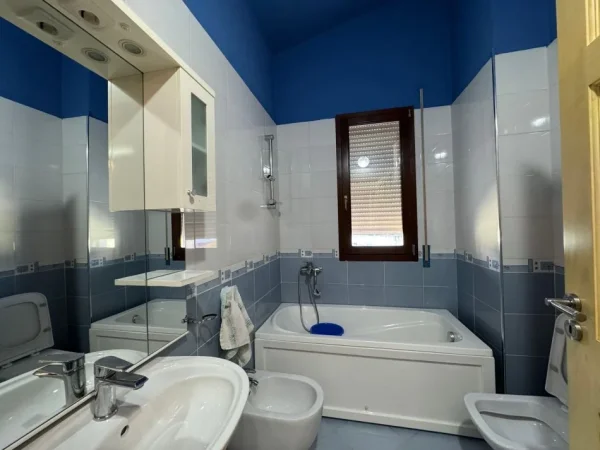 Tirane, jepet me qera apartament+verande | Penthouse 2+1+Aneks+Ballkon Kati 5, 95 m² 800 € (kopshi botanik)