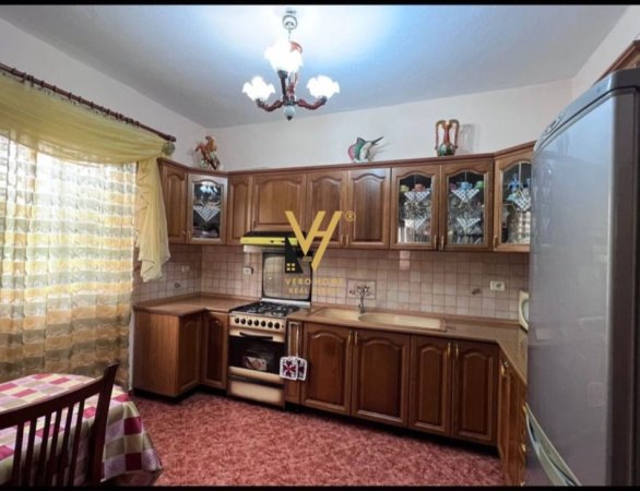Tirane, jepet me qera apartament 2+1 Kati 1, 120 m² 500 € (LAPRAKE)
