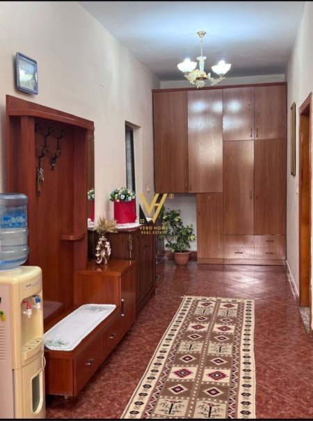 Tirane, jepet me qera apartament 2+1 Kati 1, 120 m² 500 € (LAPRAKE)