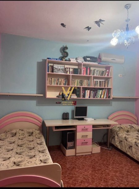 Tirane, jepet me qera apartament 2+1 Kati 1, 120 m² 500 € (LAPRAKE)
