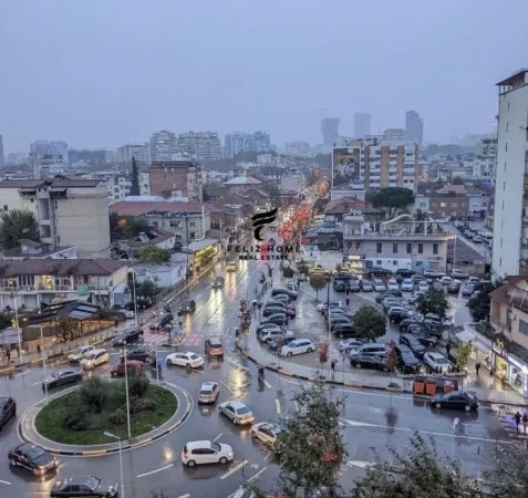 Tirane, jepet me qera dyqan Kati 0, 100 m² 2.500 € (KOMUNA E PARISIT)