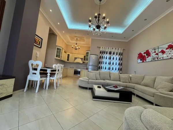 Tirane, jepet me qera apartament 2+1 , 95 m² 800 € (KOPSHTI BOTANIK)