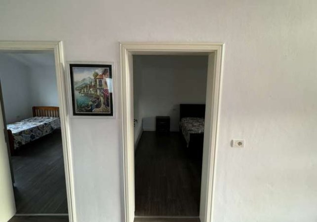 Tirane, jepet me qera apartament 1+1 Kati 5, 90 m² 250 € (21 dhjetori)