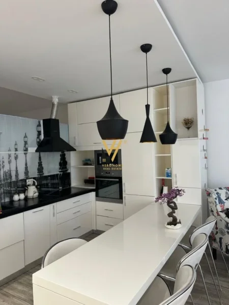 Tirane, jepet me qera apartament 2+1 Kati 3, 100 m² 750 € (LIQENI I THATE)