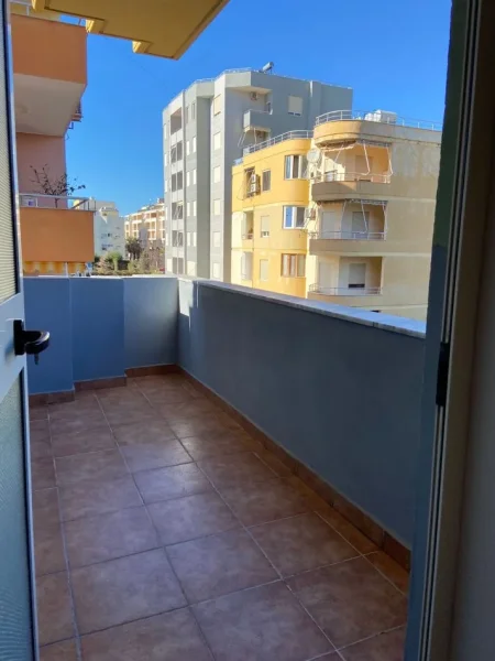 Durres, jepet me qera apartament 1+1+Ballkon Kati 3, 400 € (Plazh,Durres)