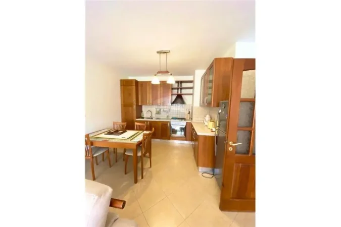 Tirane, jepet me qera apartament 2+1+Ballkon Kati 6, 87 m² 650 € (Ymer Kurti, shkolla Petro Nini Luarasi)