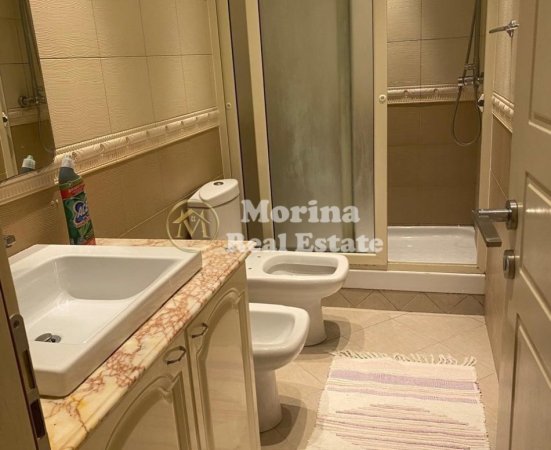 Tirane, jepet me qera apartament 3+1 Kati 2, 120 m² 650 € (Shkolla e Baletit/Rruga Petro Nini Luarasi)