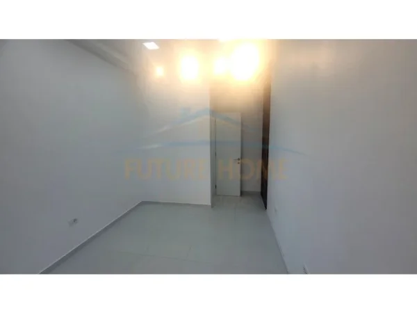 Korce, jepet me qera ambjent biznesi Kati 0, 17 m² 200 € ,Lagjia 9, Korçë, (KO47377)