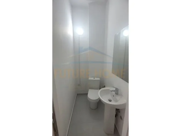 Korce, jepet me qera ambjent biznesi Kati 0, 17 m² 200 € ,Lagjia 9, Korçë, (KO47377)