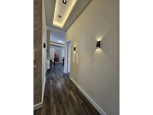 Tirane, shitet apartament 3+1 Kati 7, 172 m²  (Liqeni i Thate, Tirana, Albania)
