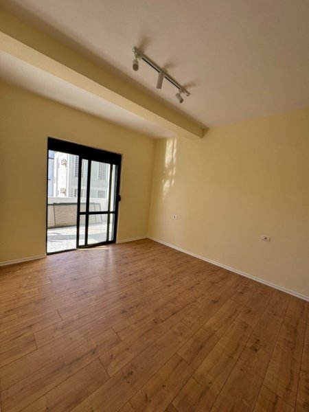 Durres, shitet apartament 2+1+Ballkon Kati 2, 84.000 m² 98.000 € (Pavaresia, plazh)