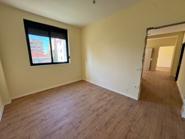 Durres, shitet apartament 2+1+Ballkon Kati 2, 84.000 m² 98.000 € (Pavaresia, plazh)