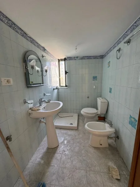 Durres, shitet apartament 2+1+Ballkon Kati 2, 84.000 m² 98.000 € (Pavaresia, plazh)