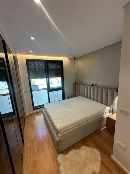 Tirane, jepet me qera apartament 3+1+Ballkon Kati 2, 148 m² 2.300 € (TEG)