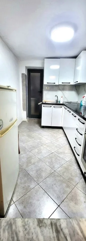 Tirane, shitet shtepi 1 Katshe Kati 0, 200 m² 120.000 Euro prane QSUT dhe shkolles se bashkuar  (rruga halit bega)