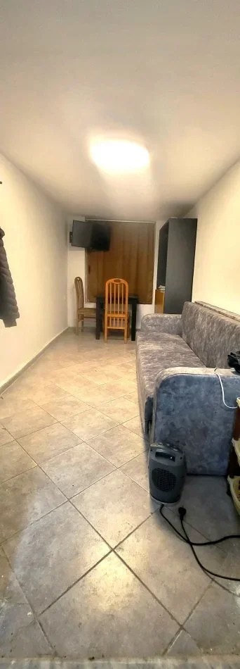 Tirane, shitet shtepi 1 Katshe Kati 0, 200 m² 120.000 Euro prane QSUT dhe shkolles se bashkuar  (rruga halit bega)
