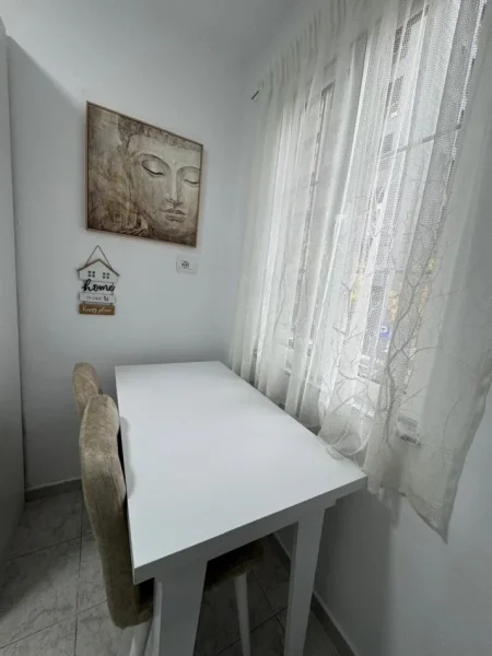 Tirane, jap me qera 1+1 Kati 2, 45 m² 550 € (Tefta Tashko Koco)