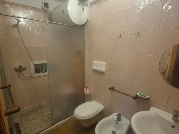 Tirane, shes apartament 2+1+Ballkon Kati 12, 100 m² 190.000 € (KOMUNA E PARISIT)