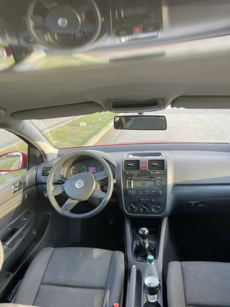 Tirane, shitet makine Golf V 1.9 TDI Nafte, e kuqe manuale Kondicioner 360 km 3.200 €