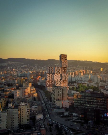 Tirane, shitet apartament 2+1+Ballkon Kati 18, 134 m² 309.000 € (Hora Vertikale, 21 Dhjetori.)