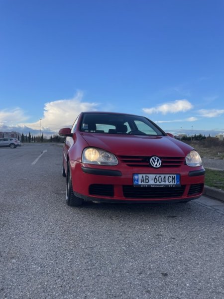 Tirane, shitet makine Golf V 1.9 TDI Nafte, e kuqe manuale Kondicioner 360 km 3.200 €