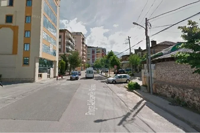 Tirane, jepet me qera ambjent biznesi Kati 5, 1.320 m² 5.500 € (Kinostudio)