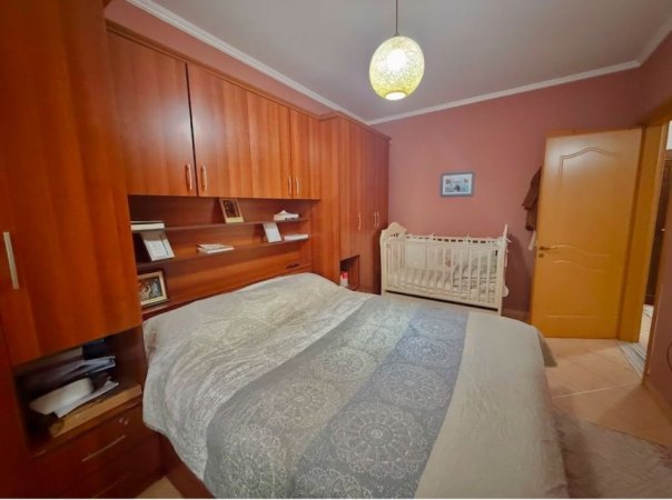 Tirane, jepet me qera apartament 1+1 Kati 5, 500 € (21 Dhjetori)