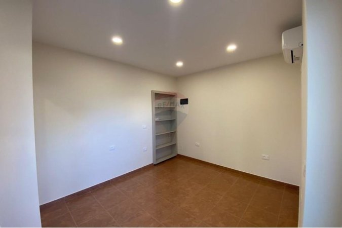 Tirane, jepet me qera zyre Kati 1, 16 m² 350 € (Qemal Stafa)