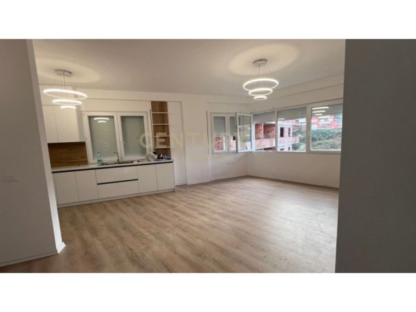 Tirane, jap me qera apartament 2+1+2 , 115 m² 500 € (Kopshti Botanik Zoologjik)