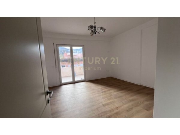 Tirane, jap me qera apartament 2+1+2 , 115 m² 500 € (Kopshti Botanik Zoologjik)
