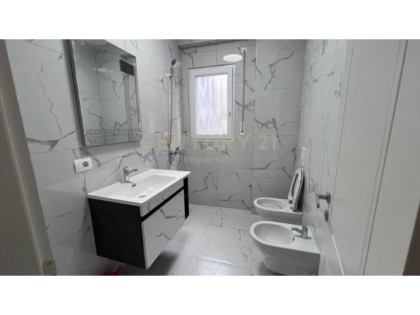 Tirane, jap me qera apartament 2+1+2 , 115 m² 500 € (Kopshti Botanik Zoologjik)