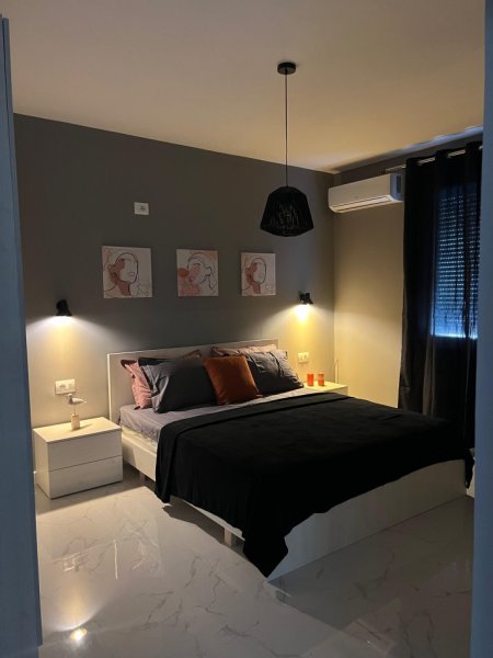 Tirane, jepet me qera apartament 2+1+Aneks+Ballkon Kati 4, 76 m² 800 € (myslym shyri)