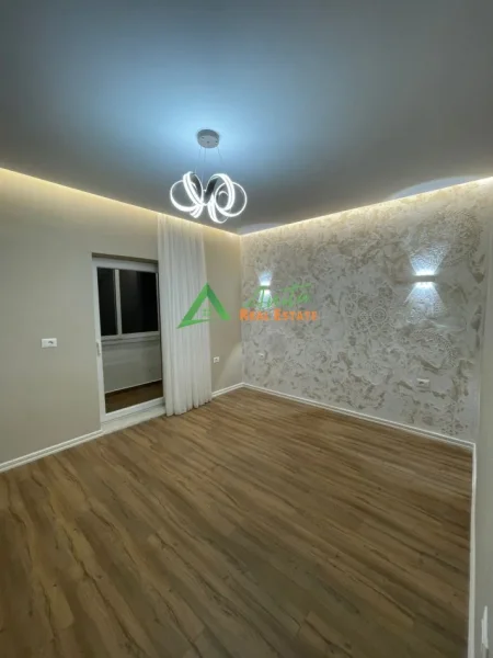 Tirane, shitet apartament 1+1+Ballkon Kati 4, 49 m² 125.000 € (Rruga e Durresit)
