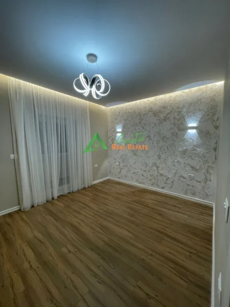 Tirane, shitet apartament 1+1+Ballkon Kati 4, 49 m² 125.000 € (Rruga e Durresit)