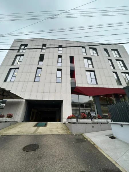 Tirane, jepet me qera ambjent biznesi Kati 0, 200 m² 3.000 € (Xibraku)