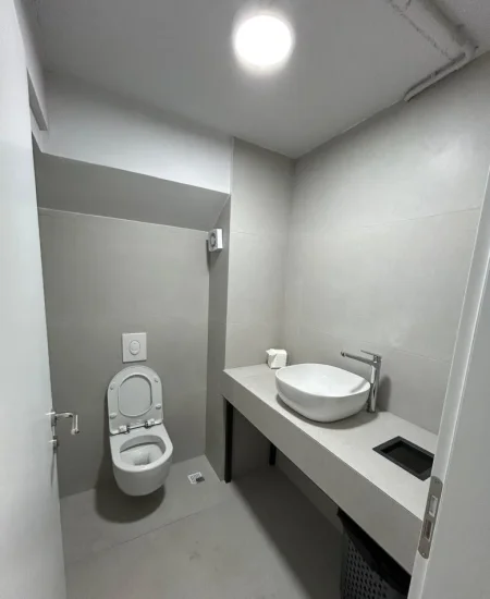 Tirane, jepet me qera ambjent biznesi Kati 0, 200 m² 3.000 € (Xibraku)