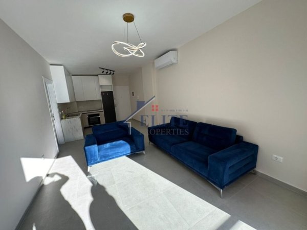 Tirane, jepet me qera apartament 1+1+Ballkon Kati 2, 56 m² 600 € (Kopshti Botanik)