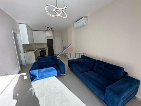 Tirane, jepet me qera apartament 1+1+Ballkon Kati 2, 56 m² 600 € (Kopshti Botanik)