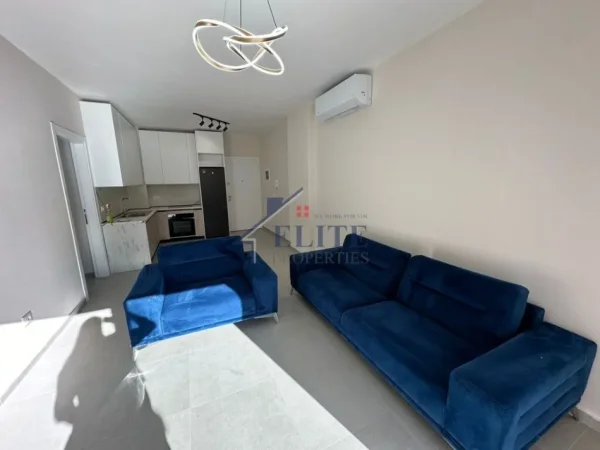 Tirane, jepet me qera apartament 1+1+Ballkon Kati 2, 56 m² 600 € (Kopshti Botanik)