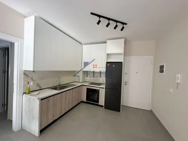 Tirane, jepet me qera apartament 1+1+Ballkon Kati 2, 56 m² 600 € (Kopshti Botanik)
