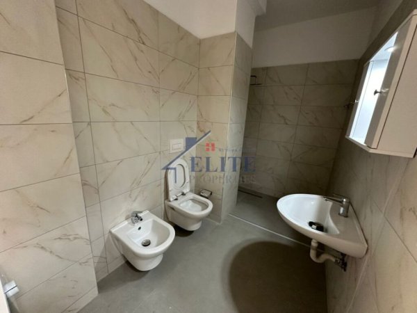 Tirane, jepet me qera apartament 1+1+Ballkon Kati 2, 56 m² 600 € (Kopshti Botanik)