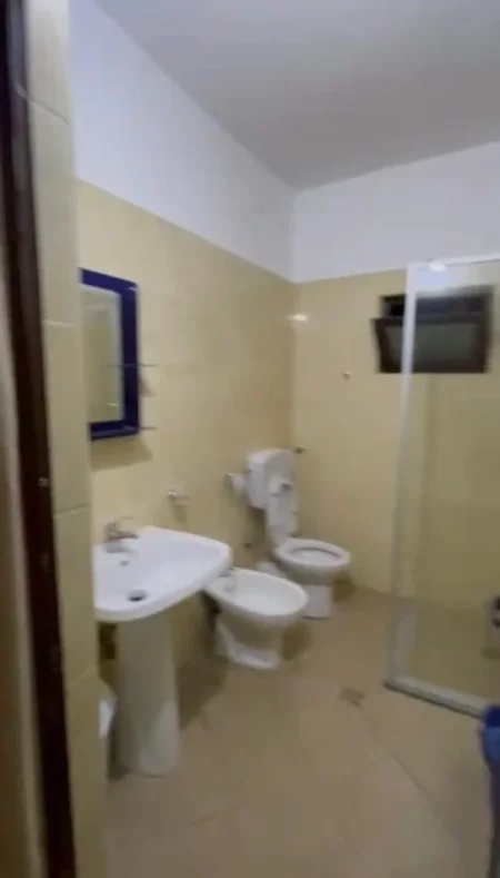 Tirane, jap me qera 2+1+Ballkon Kati 5, 108 m² 500 € (Kodra e Diellit 1)