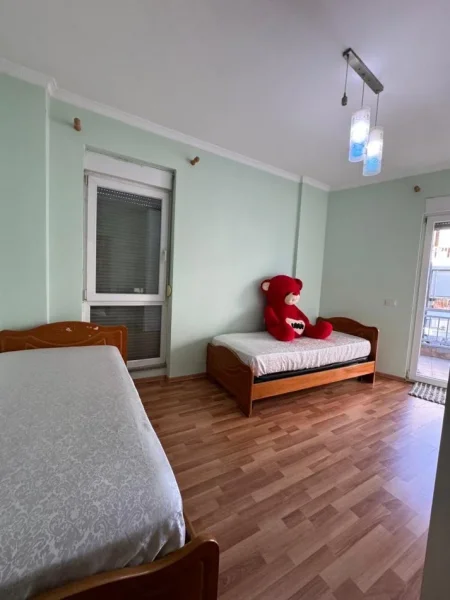 Tirane, jepet me qera apartament 2+1+Ballkon Kati 4, 100 m² 600 € (Apartament 2+1 me qera)