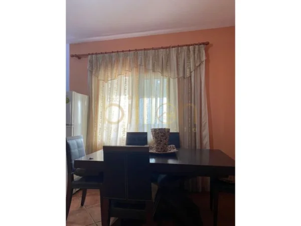 58000 ALL, JEPET ME QERA APARTAMENT 2+1, ALI DEM PRANE DREJTORISE SE POLICISE, ID: Billion3205