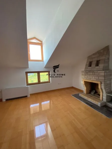 Tirane, jepet me qera Vile 4 Katshe , 630 m² 6.000 € (LIQENI ARTIFICIAL)