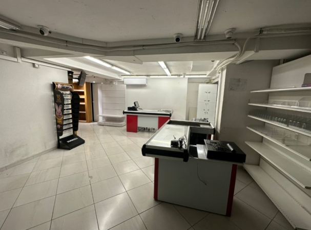 Tirane, jepet me qera dyqan Kati -1, 420 m² 4.000 Euro (Blloku, Tirane)