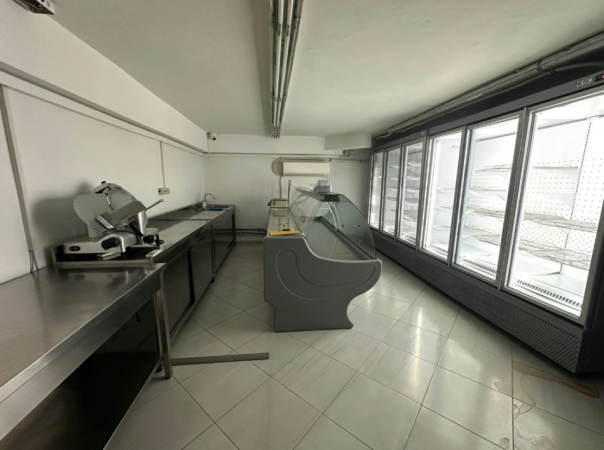 Tirane, jepet me qera dyqan Kati -1, 420 m² 4.000 Euro (Blloku, Tirane)