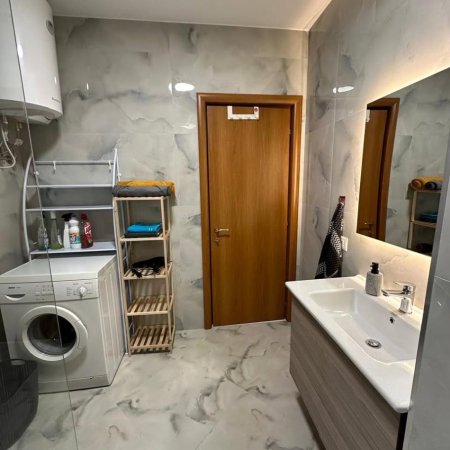 Tirane, jepet me qera apartament 2+1 , (air albania)