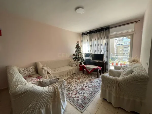 Tirane, shitet apartament 2+1 Kati 4, 83 m² 125.000 € (Fusha aviacionit)