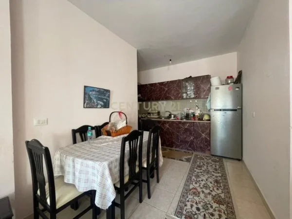 Tirane, shitet apartament 2+1 Kati 4, 83 m² 125.000 € (Fusha aviacionit)